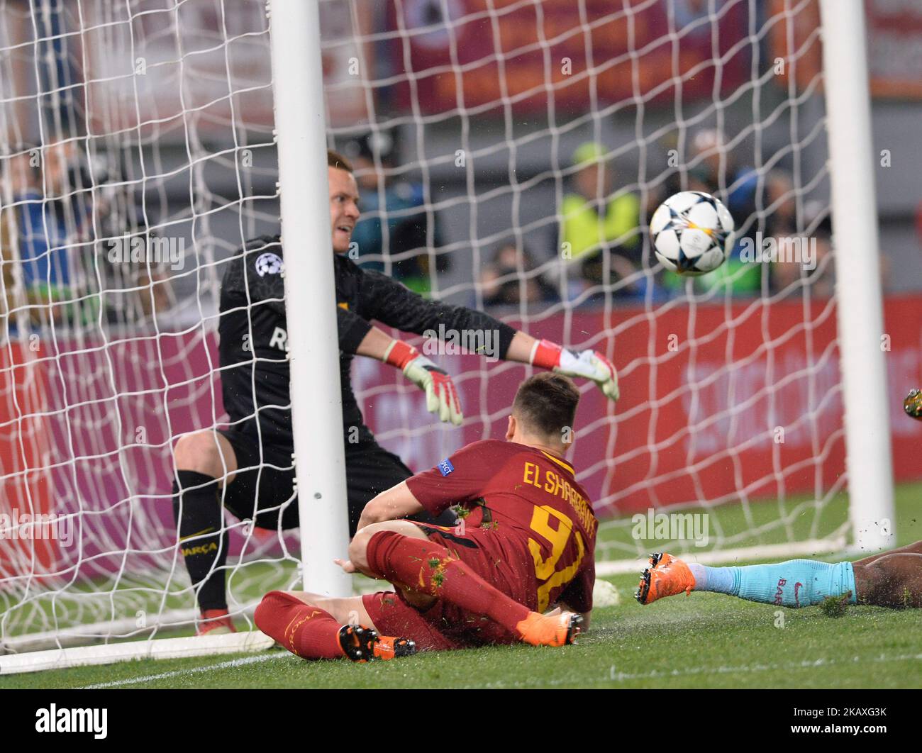 Marc-Andre ter Stegen e Stephan El Shaarawy durante il quarto incontro finale della UEFA Champions League tra AS Roma e FC Barcellona allo stadio Olimpico del 10 aprile 2018 a Roma. (Foto di Silvia Lore/NurPhoto) Foto Stock