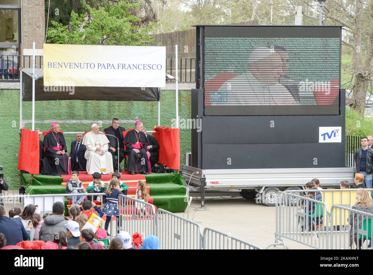 Papa Francesco nella parrocchia di San Paolo della Croce a Corviale