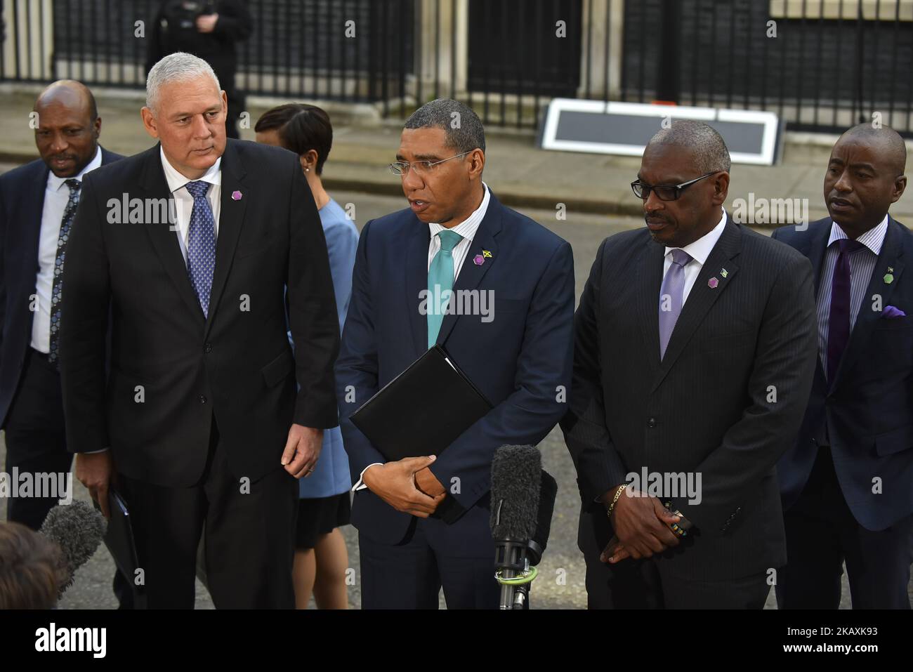 Il primo ministro della Giamaica Andrew Holmes parla ai media dopo aver partecipato a un incontro con Theresa May per discutere la generazione di Windrush controversa sull'immigrazione dai Caraibi del Commonwealth Head of Government Meeting (CHOGM), Londra il 17 aprile 2018. (Foto di Alberto Pezzali/NurPhoto) Foto Stock