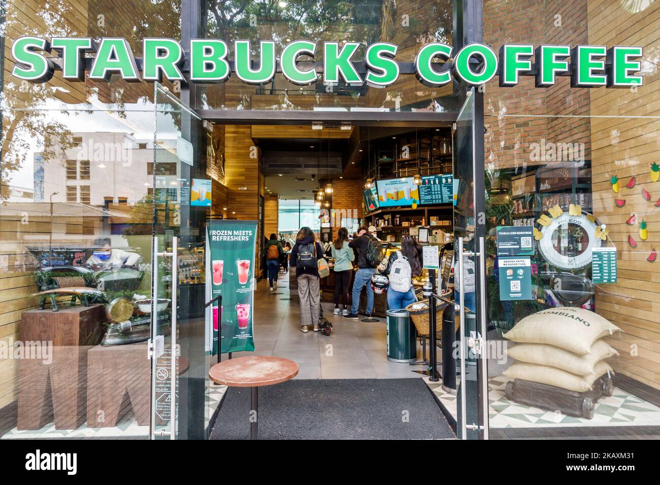 Bogota Colombia, El Chico Carrera 11 Starbucks Coffee Cafe, ristorante ristoranti, ristoranti, ristoranti, ristoranti, ristoranti, ristoranti, caffè informale, caffè, bistro, cibo, all'aperto Foto Stock