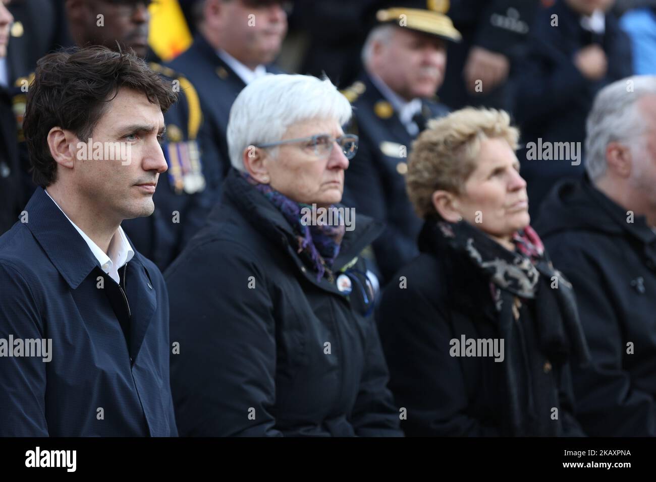 Il primo ministro canadese Justin Trudeau e il Premier dell'Ontario Kathleen Wynne assistono a una veglia interreligiosa a Nathan Phillips Square in memoria delle 10 persone uccise e delle 15 feriti in un attacco furgone mortale a Toronto, Ontario, Canada, il 29 aprile 2018. Alek Minassian è identificato come il driver che ha funzionato giù un certo numero di pedoni che uccidono 10 persone e che feriscono altri 15, compreso lasciare 4 persone in condizione critica, nella zona di Yonge Street e Finch Avenue di North York a Toronto intorno a 1:30PM il 23 aprile 2018. (Foto di Creative Touch Imaging Ltd./NurPhoto) Foto Stock