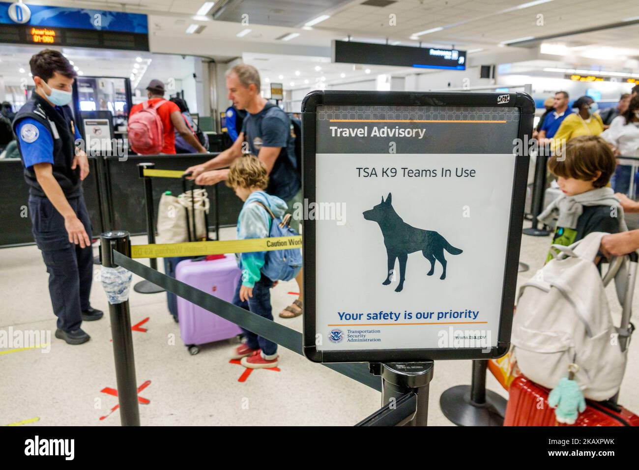 Miami Florida, Miami International Airport mia terminal Security, Transportation Security Administration TSA Dipartimento di sicurezza interna anti-terrore Foto Stock