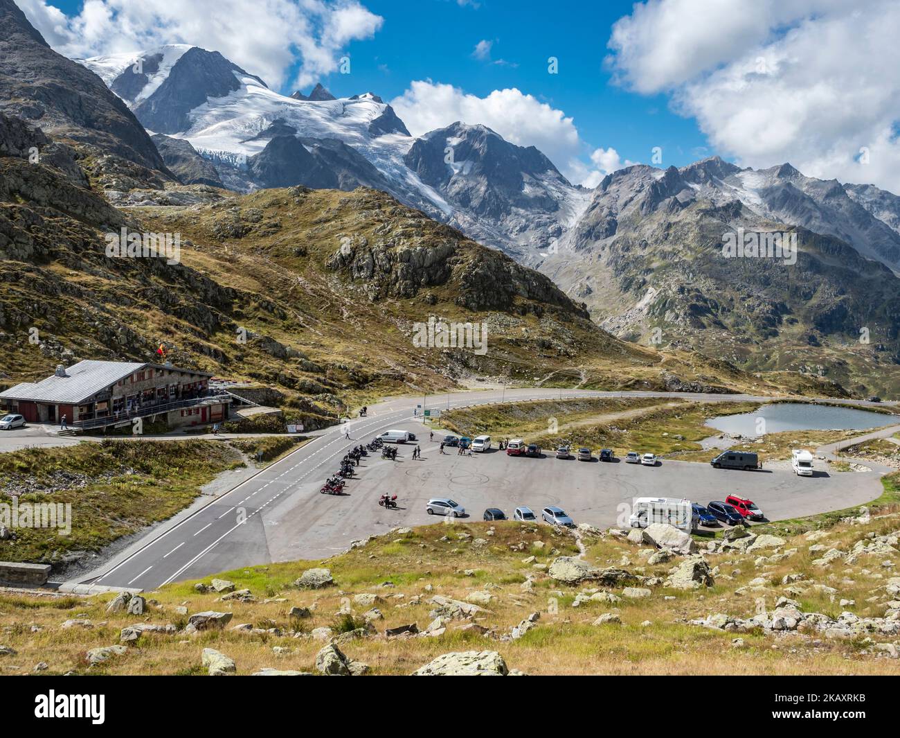 Zona di riposo in cima al Sustenpass, passo di montagna svizzero, Svizzera Foto Stock