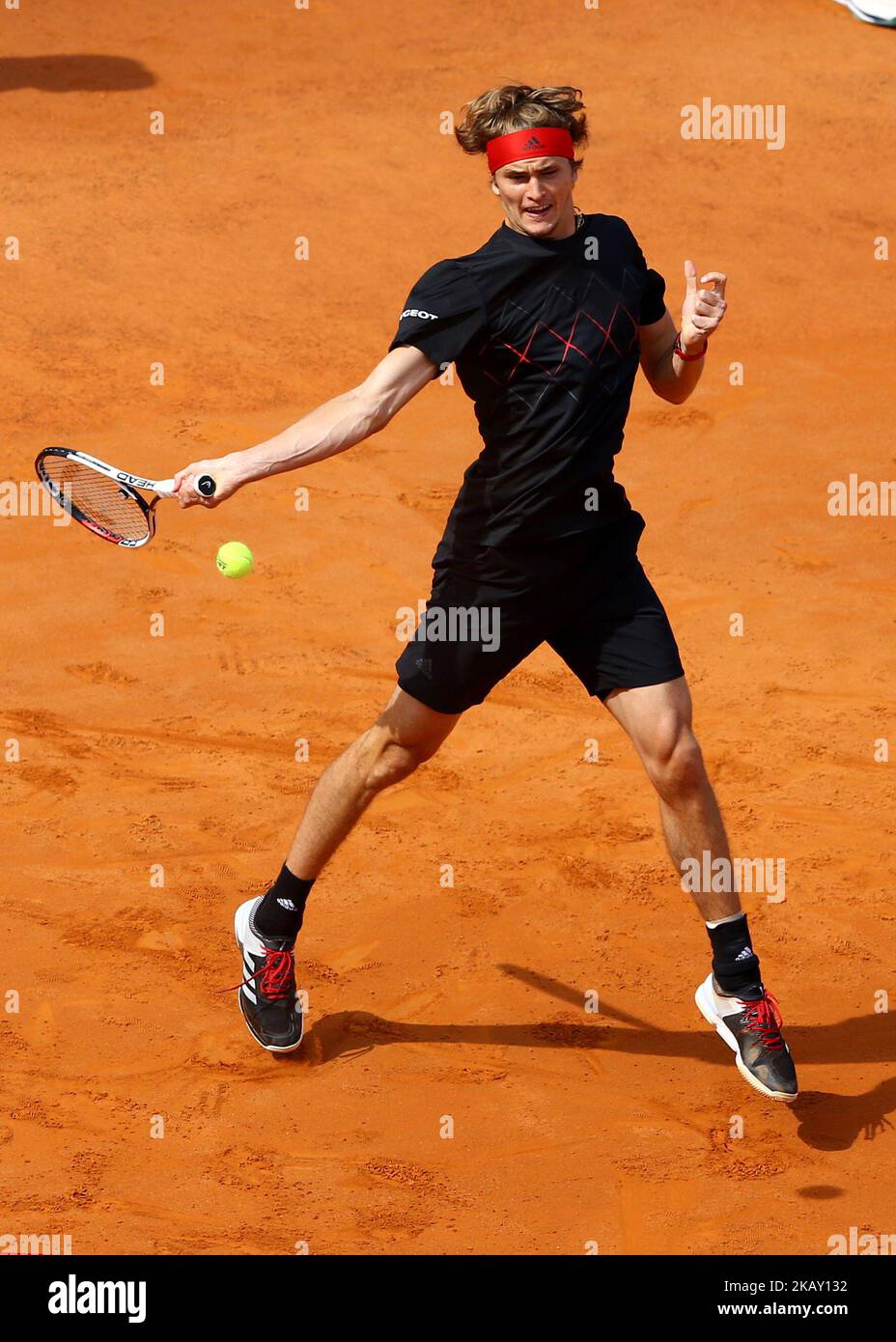 Alexander Zverev di Germania suona un colpo di fronte durante la finale di Mens Singles tra Rafael Nadal e Alexander Zverev il giorno otto degli internazionali BNL d'Italia 2018 al Foro Italico il 20 maggio 2018 a Roma. (Foto di Matteo Ciambelli/NurPhoto) Foto Stock