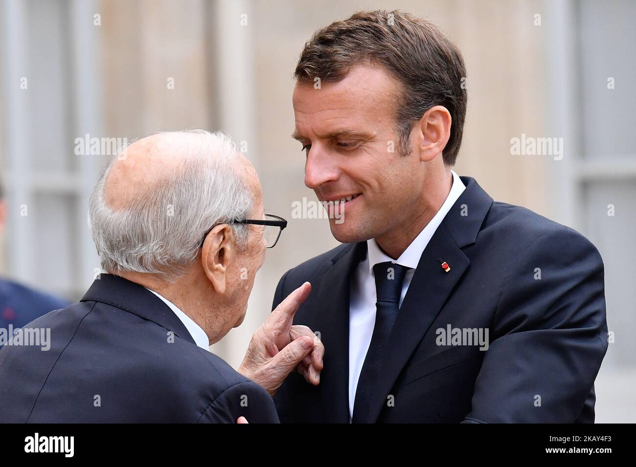 Il Presidente della Repubblica francese, Emmanuel Macron ha accolto con favore la sua ecc. Béji Caid ESSEBSI, Presidente della Repubblica tunisina per la conferenza internazionale sulla Libia, per la conferenza internazionale sulla Libia, al Palazzo dell'Eliseo, ha riunito i leader libici, oltre 20 paesi e 4 organizzazioni internazionali per stabilire una tabella di marcia comune martedì 29 maggio 2018.(Foto di Julien Mattia/NurPhoto) Foto Stock