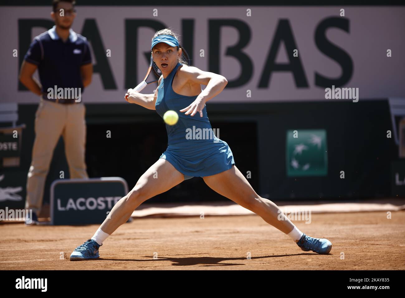 Simona Halep di Romania in azione durante il giorno 12 del 2018° Open francese allo stadio Roland Garros il 7 giugno 2018 a Parigi, Francia. (Foto di Mehdi Taamallah/NurPhoto) Foto Stock