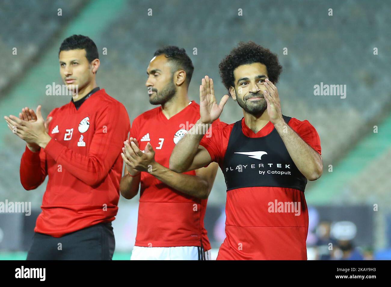 Il calciatore nazionale egiziano e l'attaccante Mohamed Salah di Liverpool partecipano alla sessione finale di allenamento allo stadio internazionale del Cairo, il 9 giugno 2018. La star del Liverpool Mohamed Salah si è rivolta per l'addestramento dell'Egitto al Cairo sabato prima della partenza dei Faraoni per la Coppa del mondo in Russia, ma non ha partecipato, ha testimoniato AFP. (Foto di Ahmed Awaad/NurPhoto) Foto Stock