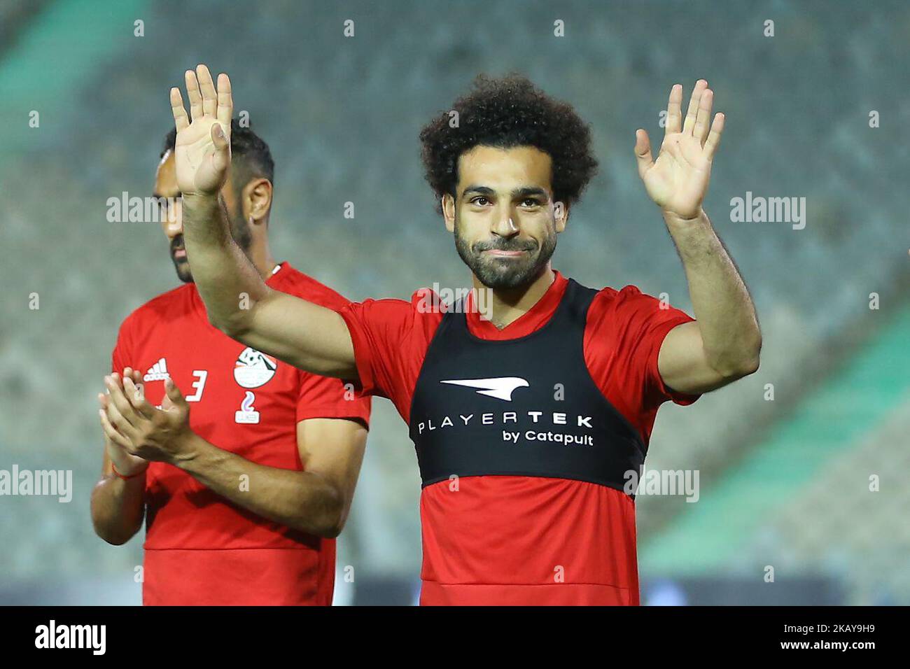 Il calciatore nazionale egiziano e l'attaccante Mohamed Salah di Liverpool partecipano alla sessione finale di allenamento allo stadio internazionale del Cairo, il 9 giugno 2018. La star del Liverpool Mohamed Salah si è rivolta per l'addestramento dell'Egitto al Cairo sabato prima della partenza dei Faraoni per la Coppa del mondo in Russia, ma non ha partecipato, ha testimoniato AFP. (Foto di Ahmed Awaad/NurPhoto) Foto Stock
