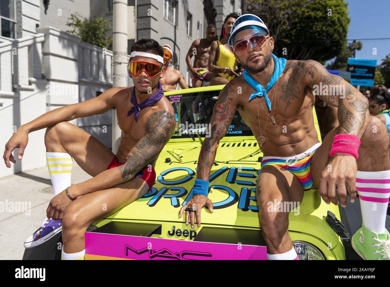 Partecipanti alla Parata la Pride di West Hollywood, California, il 10 giugno 2018. La celebrazione annuale della LGBTQ ha attirato una folla stimata di 150.000 persone. (Foto di Ronen Tivony/NurPhoto) Foto Stock