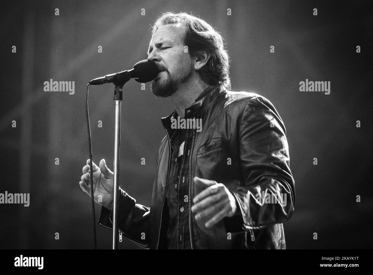"Pearl Jam live at Stadio Euganeo" Concerto dei Pearl Jam a Padova presso lo Stadio Euganeo. Padova 24 giugno 2018. Nella foto Eddie Vedder (Foto di Roberto Silvino/NurPhoto) Foto Stock