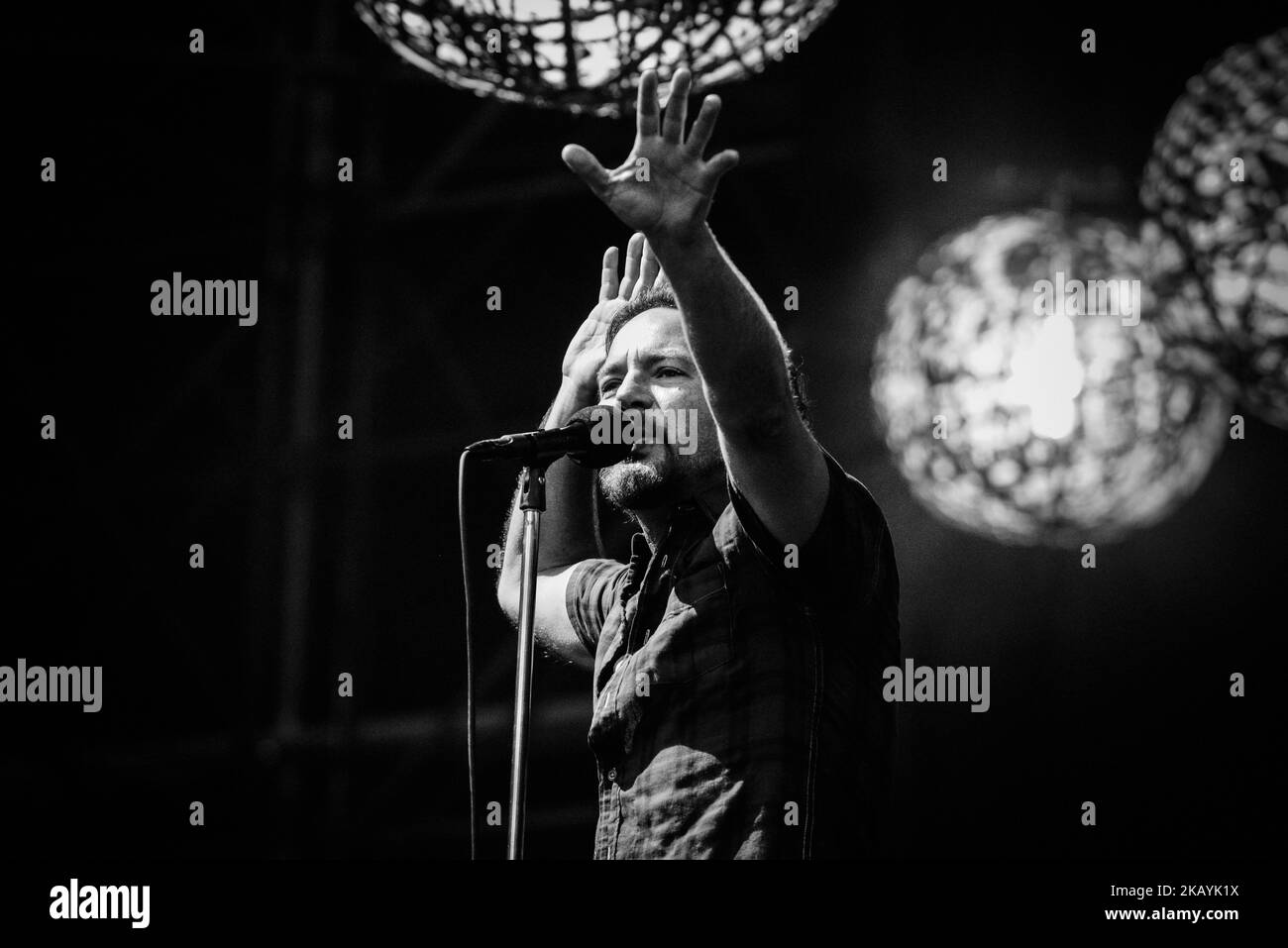 "Pearl Jam live at Stadio Euganeo" Concerto dei Pearl Jam a Padova presso lo Stadio Euganeo. Padova 24 giugno 2018. Nella foto Eddie Vedder (Foto di Roberto Silvino/NurPhoto) Foto Stock