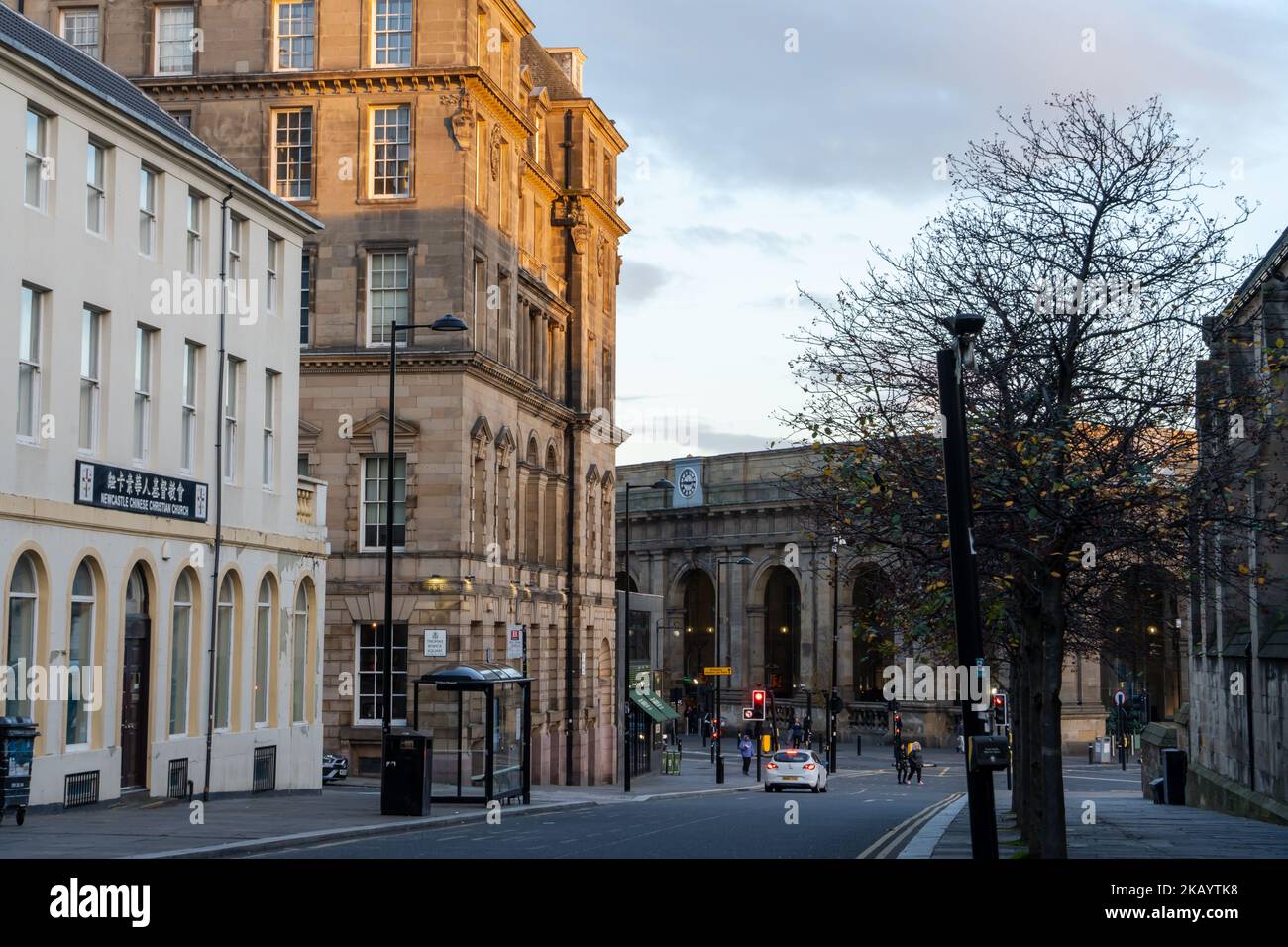 Una vista degli edifici nell'area della Stazione Centrale che include la Chiesa cristiana Cinese di Newcastle a Newcastle upon Tyne, Regno Unito. Foto Stock