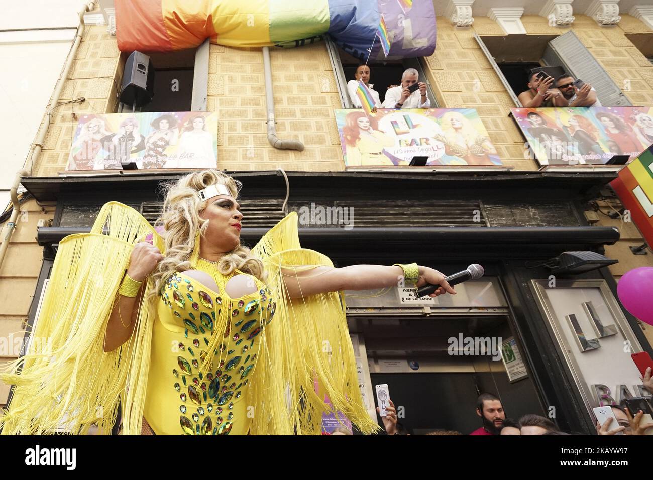 I partecipanti partecipano alla tradizionale gara dei tacchi della LGBTI Pride, in via Pelayo, a Madrid, Spagna, 05 luglio 2018 (Foto di Oscar Gonzalez/NurPhoto) Foto Stock