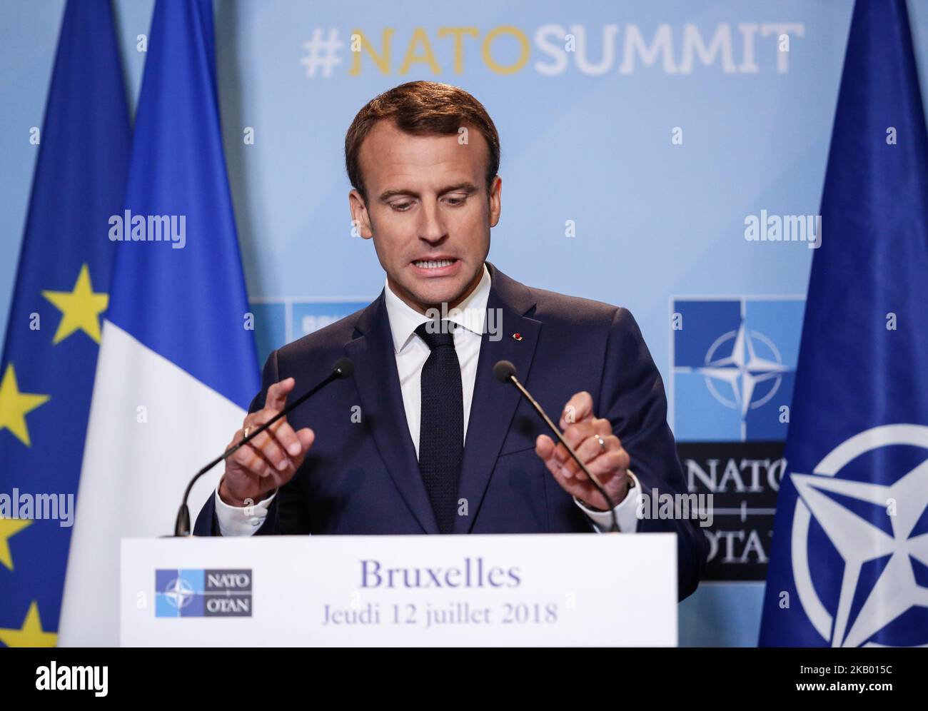 Presidente della Francia, Emmanuel Macron terrà una conferenza stampa conclusiva durante il vertice del 2018 nella sede della NATO a Bruxelles, in Belgio, il 12 luglio 2018. (Foto di Dominika Zarzycka/NurPhoto) Foto Stock