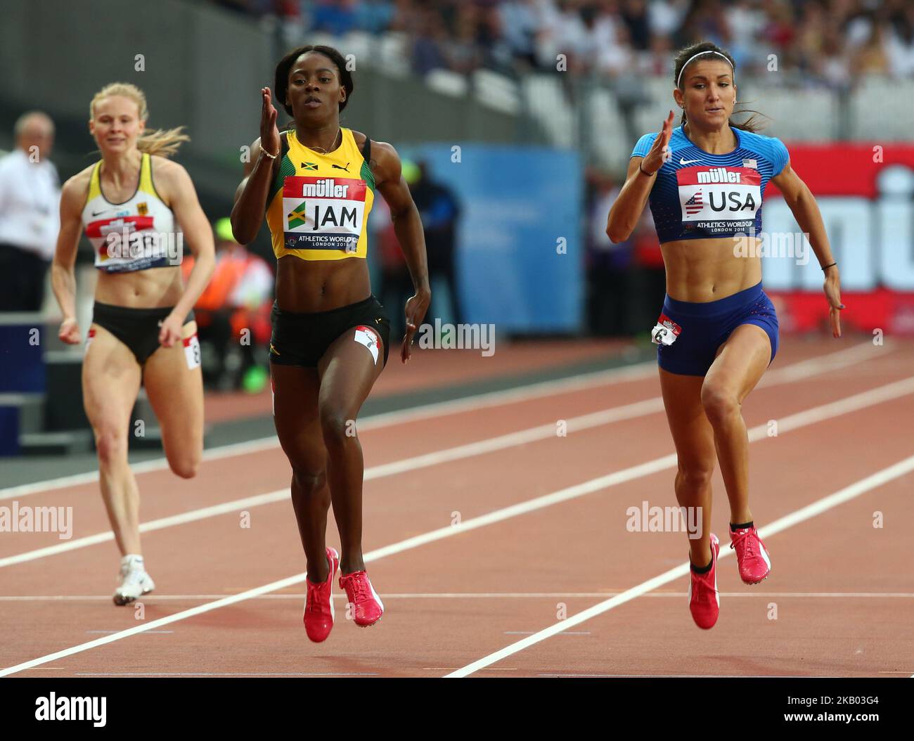 L-R Shericka Jackson della Giamaica e Jenna Prandini degli Stati Uniti gareggiano nelle 200m Donne durante la Coppa del mondo di atletica Londra 2018 al London Stadium, Londra, il 15 luglio 2018 (Photo by Action Foto Sport/NurPhoto) Foto Stock