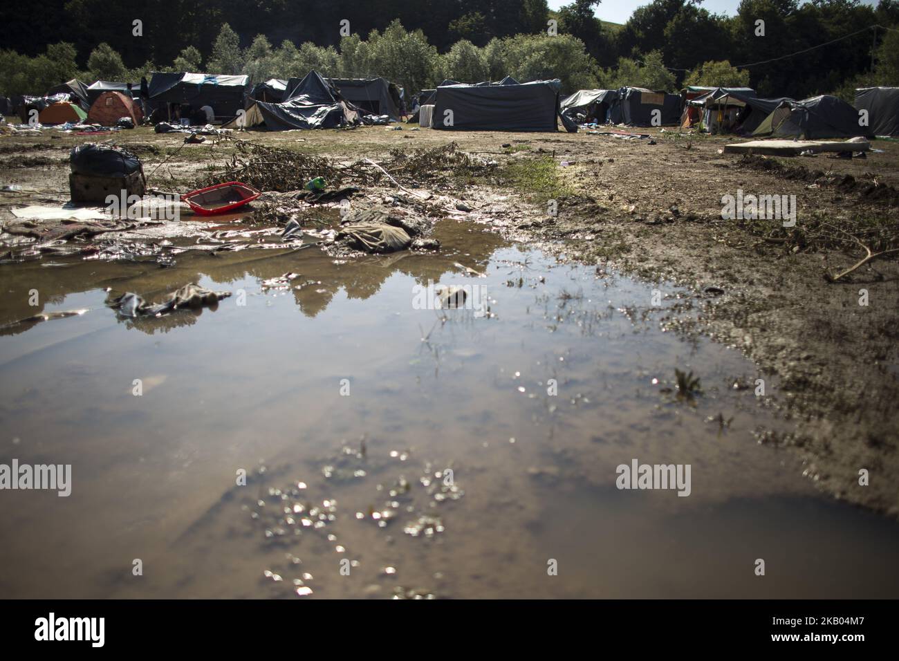 Campo profughi a Velika Kladusa, BiH, il 18 luglio 2018. Il campo profughi di Velika Kladusa si trova vicino alla Bosnia-Erzegovina e al confine con la Croazia. (Foto di Maciej Luczniewski/NurPhoto) Foto Stock