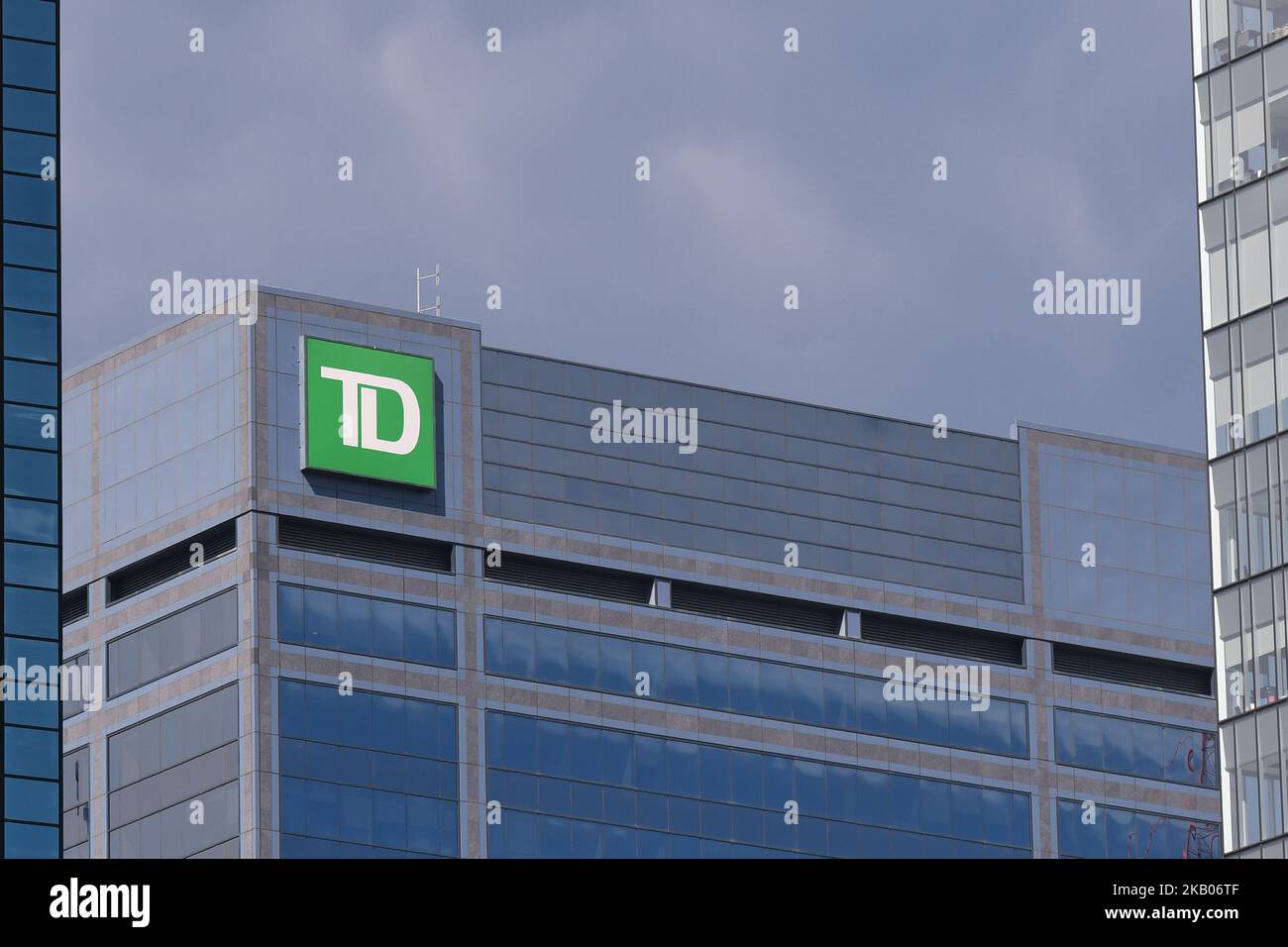 Logo di TD Canada Trust Commercial Banking Company, visto nel centro di Edmonton. Domenica 22 luglio 2018, a Edmonton, Alberta, Canada. (Foto di Artur Widak/NurPhoto) Foto Stock