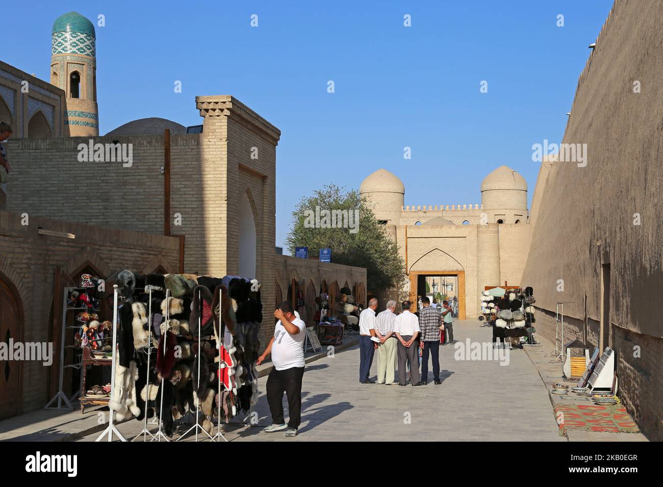 ATA Darvoza (porta del Padre) o porta Ovest, via Polvon Kori, Ichan Kala, Khiva, Provincia di Khorezm, Uzbekistan, Asia centrale Foto Stock