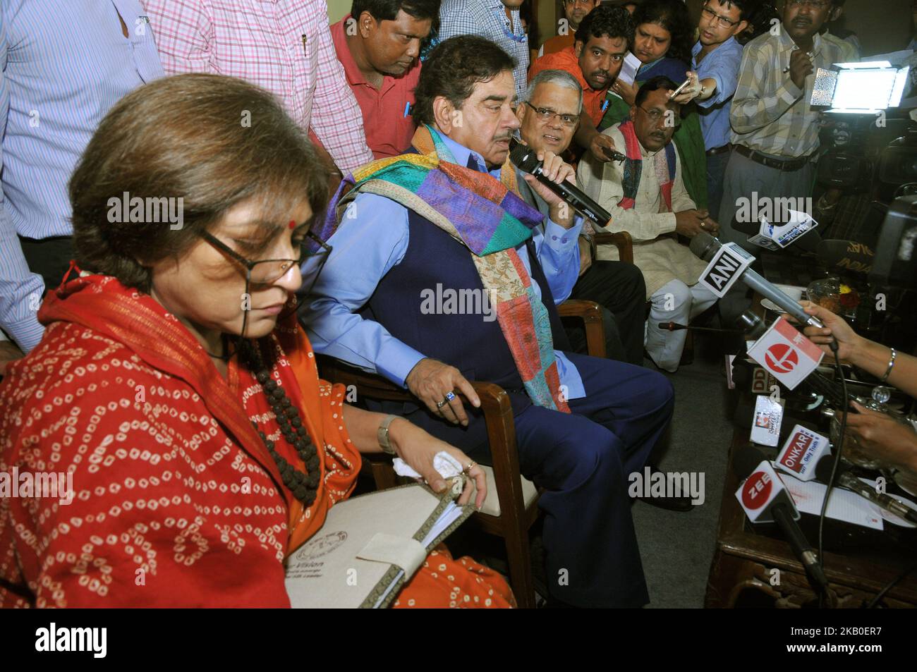 Roopa Gangul BJP Rajya Sabha MP e Bharatiya Janata Party (BJP) MP Shatrughan Sinha alla Camera di Commercio di Calcutta organizzato da una sessione sull'ECONOMIA INDIANA e le sue sfide il 21,2018 agosto a Kolkata città, India. (Foto di Debajyoti Chakraborty/NurPhoto) Foto Stock