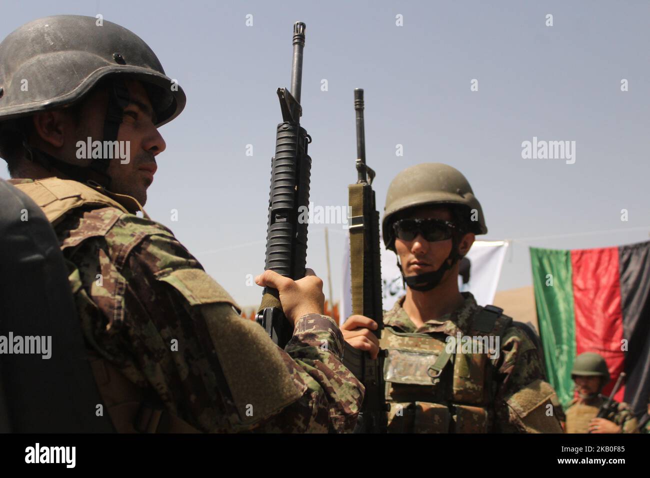 Le forze di sicurezza afghane durante una marcia militare nella provincia di Badakhshan, il 19 agosto 2018. Mostrano le loro capacità militari alla gente per fidarsi della gente di queste forze. (Foto di Mohammad Sharif Shayeq/NurPhoto) Foto Stock