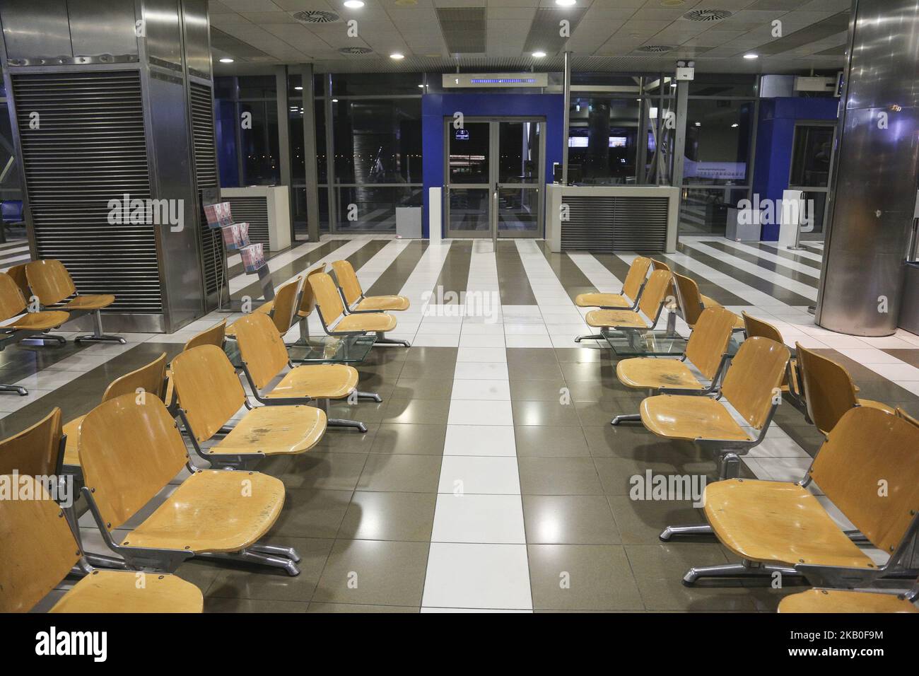 All'interno dell'aeroporto internazionale di Salonicco 'Macedonia' in Grecia. La zona delle porte dopo il recente restauro dal nuovo proprietario tedesco Fraport mattina presto. L'aeroporto di Salonicco con codice SKG o LGTS è il principale punto di accesso per la Grecia settentrionale, con il traffico passeggeri che quest'anno supererà i 7 milioni di euro. È un hub per Aegean Airlines, Olympic Air, Ryanair, Astra Airlines ed Ellinair. L'aeroporto è sia civile che militare. Foto il 21 agosto 2018. (Foto di Nicolas Economou/NurPhoto) Foto Stock