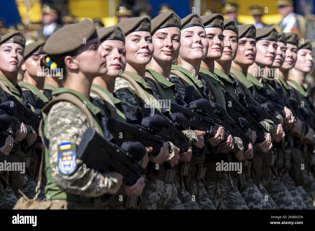 Servicewomen marcia durante una parata militare che segna la Giornata dell'Indipendenza dell'Ucraina a Kiev, Ucraina 24 agosto 2018. (Foto di Maxym Marusenko/NurPhoto) Foto Stock