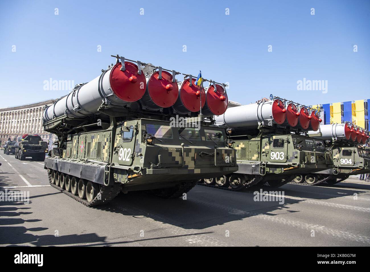 I sistemi di lancio dei missili mobili guidano durante una parata militare che segna la Giornata dell'Indipendenza dell'Ucraina a Kiev, Ucraina 24 agosto 2018. (Foto di Maxym Marusenko/NurPhoto) Foto Stock