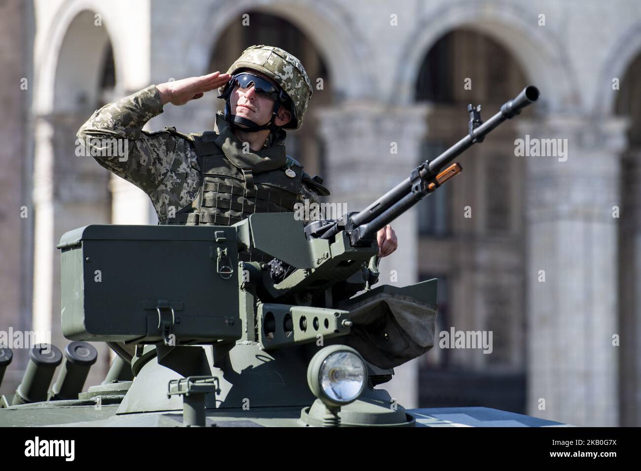 Military Machinery pass durante una parata militare che segna la Giornata dell'Indipendenza dell'Ucraina a Kyiv, Ucraina 24 agosto 2018 (Foto di Maxym Marusenko/NurPhoto) Foto Stock