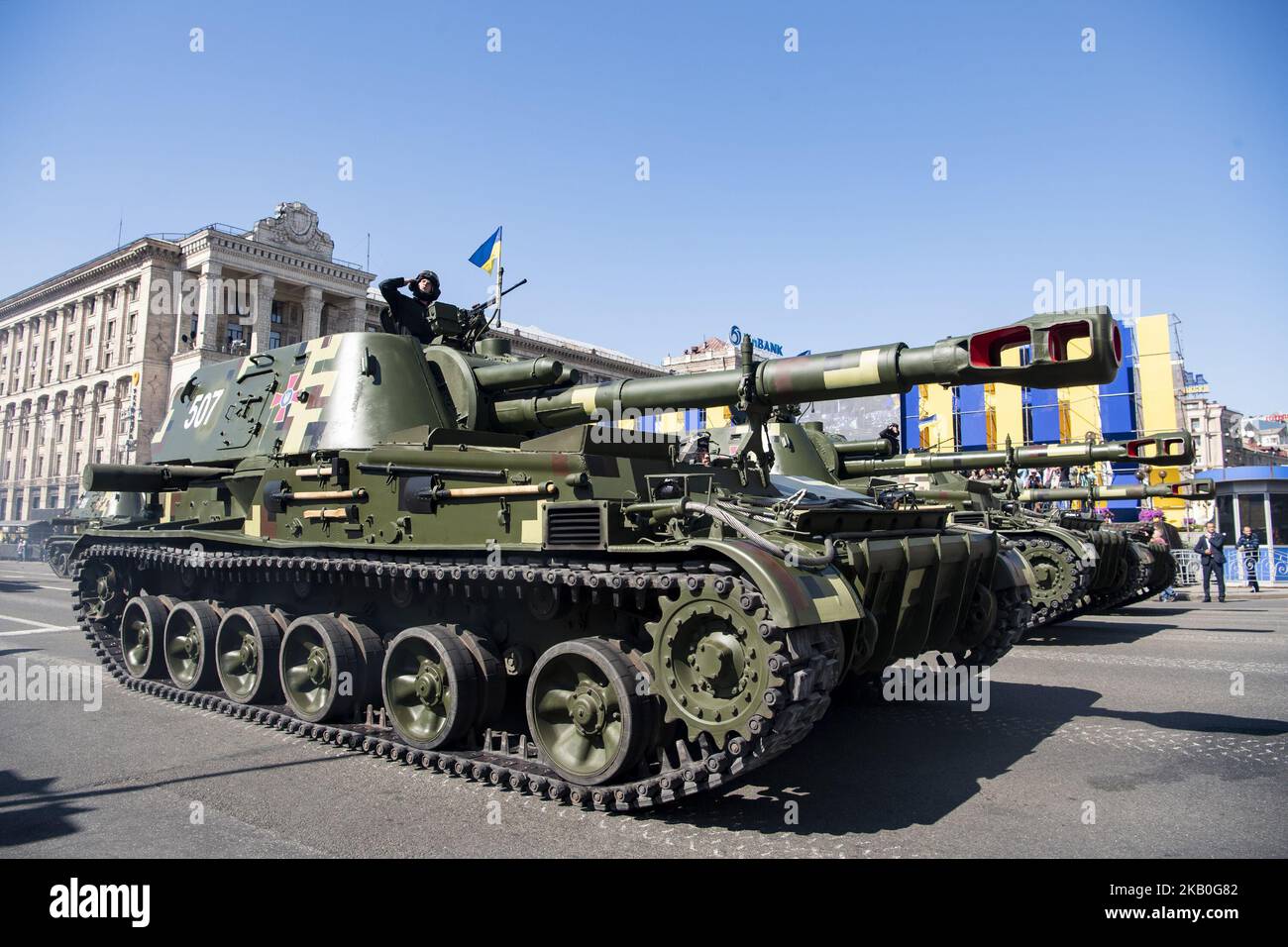Le pistole semoventi ucraine prendono parte a una sfilata che segna le celebrazioni del 'giorno dell'Indipendenza' in Piazza dell'Indipendenza di Kyiv, Ucraina, 24 agosto 2018 (Foto di Maxym Marusenko/NurPhoto) Foto Stock