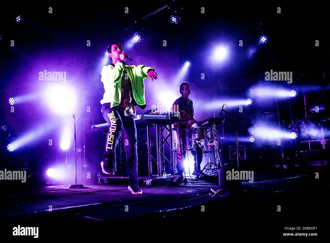 Il cantante e cantautore italiano Cosmo ha raffigurato sul palco in occasione dell'attuale Festival 2018 di Torino (Foto di Roberto Finizio/NurPhoto) Foto Stock