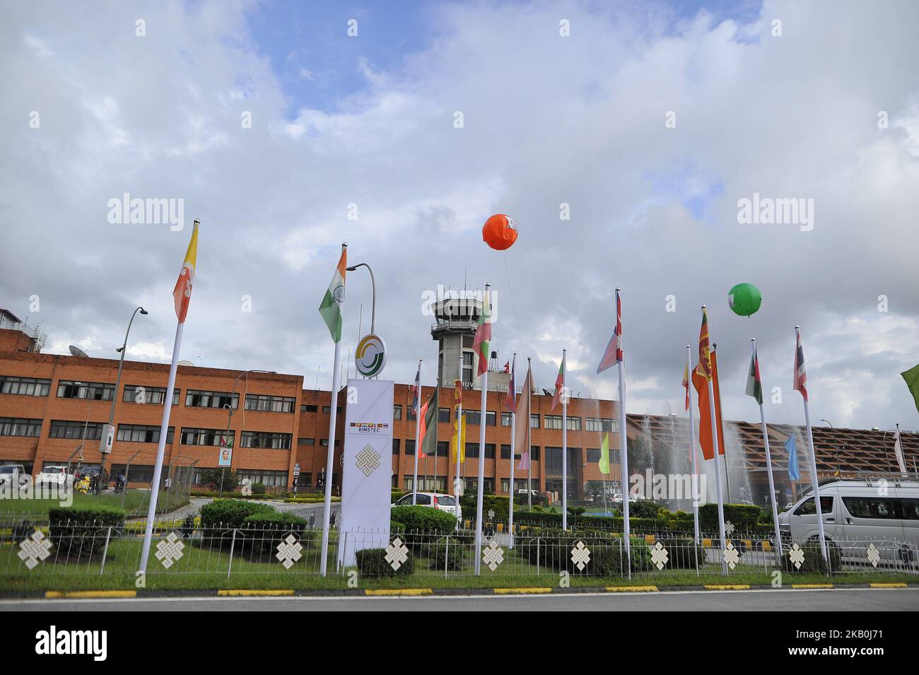 L'aeroporto internazionale di Tribhuwan è decorato per BIMSTEC 2018 a Kathmandu, Nepal il mercoledì 29 agosto 2018. Iniziativa del Golfo del Bengala per la cooperazione tecnica ed economica multisectorale (BIMSTEC) i capi delle nazioni membri arrivano in Nepal per il vertice del BIMSTEC il 30-31 agosto 2018. (Foto di Narayan Maharjan/NurPhoto) Foto Stock