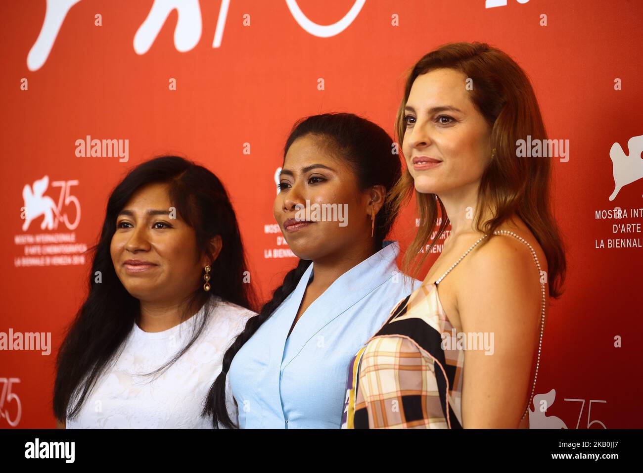 Nancy Garcia Garcia, Yalitza Aparicio e Marina de Tavira partecipano alla fotocellula 'Roma' durante il 75th° Festival del Cinema di Venezia, a Venezia, il 30 agosto 2018. (Foto di Matteo Chinellato/NurPhoto) Foto Stock