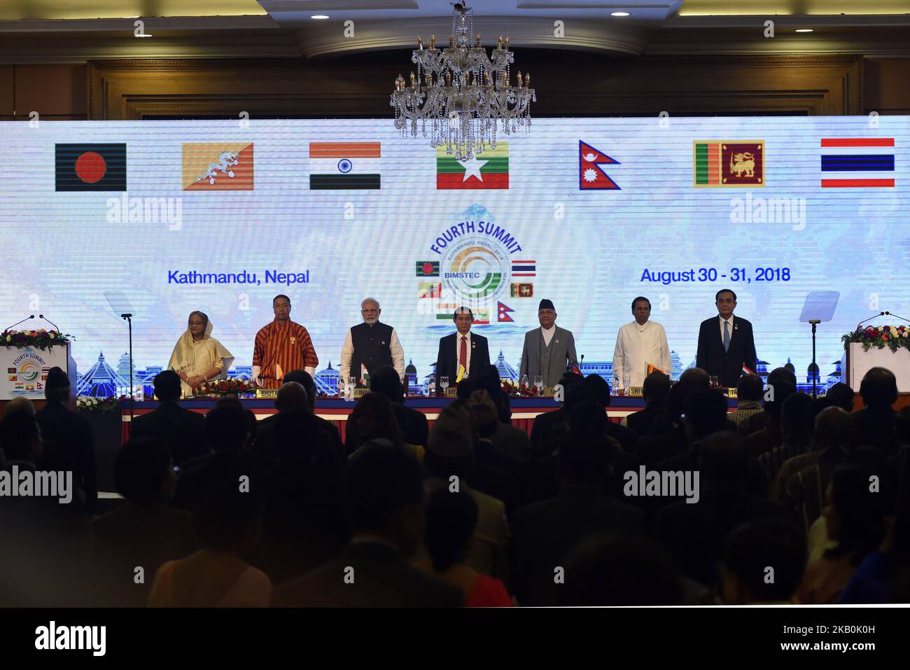 (L-R) primo ministro del Bangladesh Sheikh Hasina, capo della giustizia del Bhutan, Lyonpo Tshering Wangchuk, primo ministro dell'India Narendra modi, presidente del Myanmar Win Myint, primo ministro del Nepal, Karma oli, Il Presidente dello Sri Lanka Maithripala Sirisena e il primo Ministro della Thailandia Prayut Chan-o-cha arriva per il 2018° Vertice della Quarta Baia del Bengala per la cooperazione tecnica ed economica multisectorale (BIMSTEC) a Kathmandu, Nepal, giovedì 30 agosto 2018. (Foto di Narayan Maharjan/NurPhoto) Foto Stock