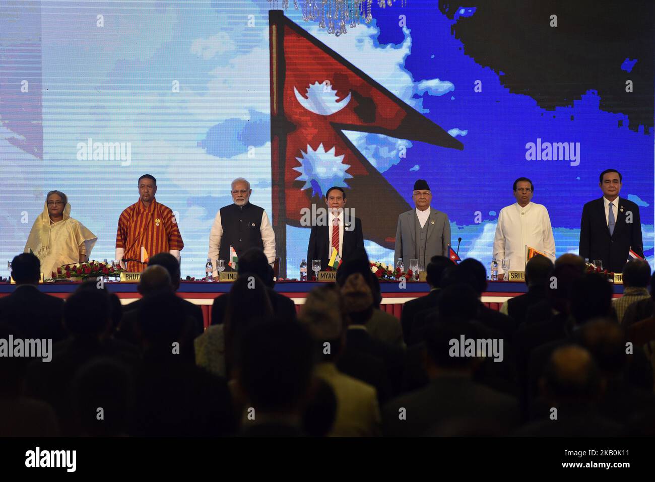 (L-R) primo ministro del Bangladesh Sheikh Hasina, capo della giustizia del Bhutan, Lyonpo Tshering Wangchuk, primo ministro dell'India Narendra modi, presidente del Myanmar Win Myint, primo ministro del Nepal, Karma oli, Il Presidente dello Sri Lanka Maithripala Sirisena e il primo Ministro della Thailandia Prayut Chan-o-cha arriva per il 2018° Vertice della Quarta Baia del Bengala per la cooperazione tecnica ed economica multisectorale (BIMSTEC) a Kathmandu, Nepal, giovedì 30 agosto 2018. (Foto di Narayan Maharjan/NurPhoto) Foto Stock
