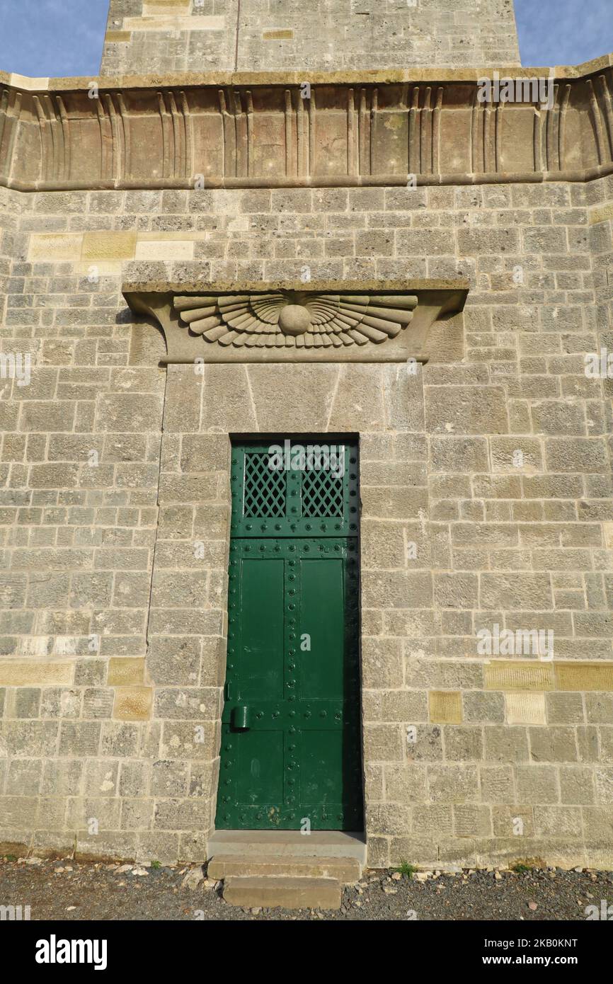 L'architrave ornato sopra la porta del Wellington Monument in Somerset. Si trova sulle colline Blackdown tra Wellington e Taunton. È il Foto Stock