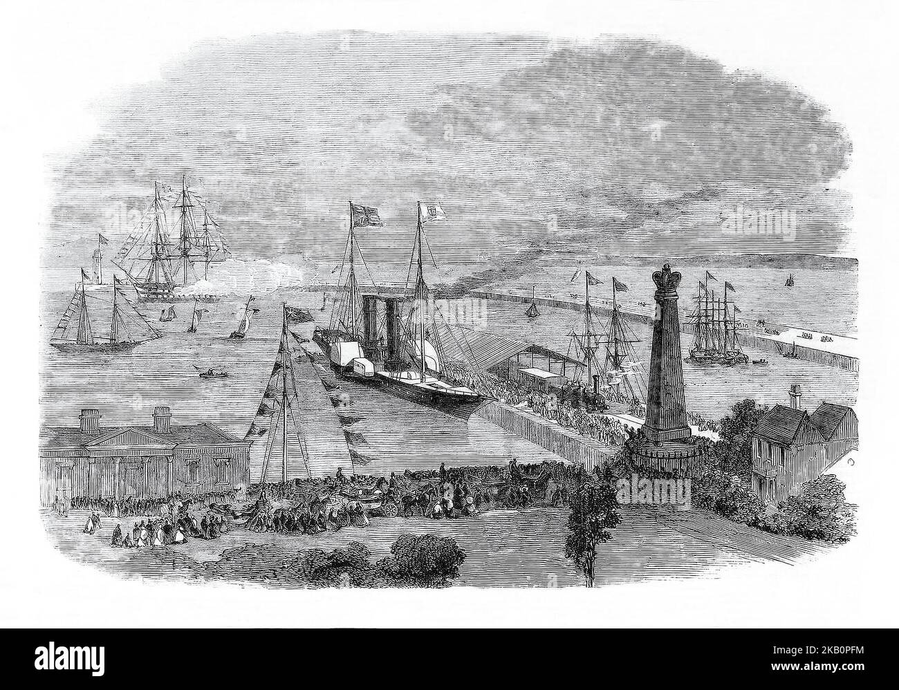 Lo yacht reale britannico che porta la regina Vittoria e suo marito il principe Alberto, arrivando a Dún Laoghaire (rinominato Kingstown in onore della visita del re Giorgio IV del 1821) il 22nd agosto 1861. Il terzo viaggio del monarca in Irlanda, la visita di otto giorni, doveva essere estremamente importante per l'industria turistica irlandese ed è accreditato di aver inserito Killarney nella mappa turistica irlandese. Il loro figlio maggiore era già in Irlanda, dove stava seguendo un addestramento militare al Curragh di Co. Kildare. Mentre si trovava a Dublino, la famiglia alloggiava al Vice Regal Lodge, oggi conosciuto come Arás an Uachtaráin a Dubli Foto Stock