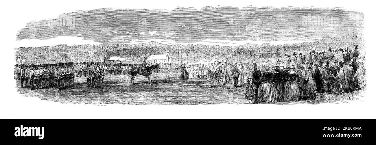 La presentazione dei colori del reggimento del 35th da parte del Principe di Galles alla Regina Vittoria sul Curragh, Contea di Kildare, durante il terzo viaggio del monarca in Irlanda nel 1861. Il loro figlio maggiore era in Irlanda sotto addestramento militare al Curragh in Co. Kildare. Mentre si trovava a Dublino, la famiglia alloggiava al Vice Regal Lodge, oggi noto come Arás an Uachtaráin nel Phoenix Park di Dublino. Foto Stock