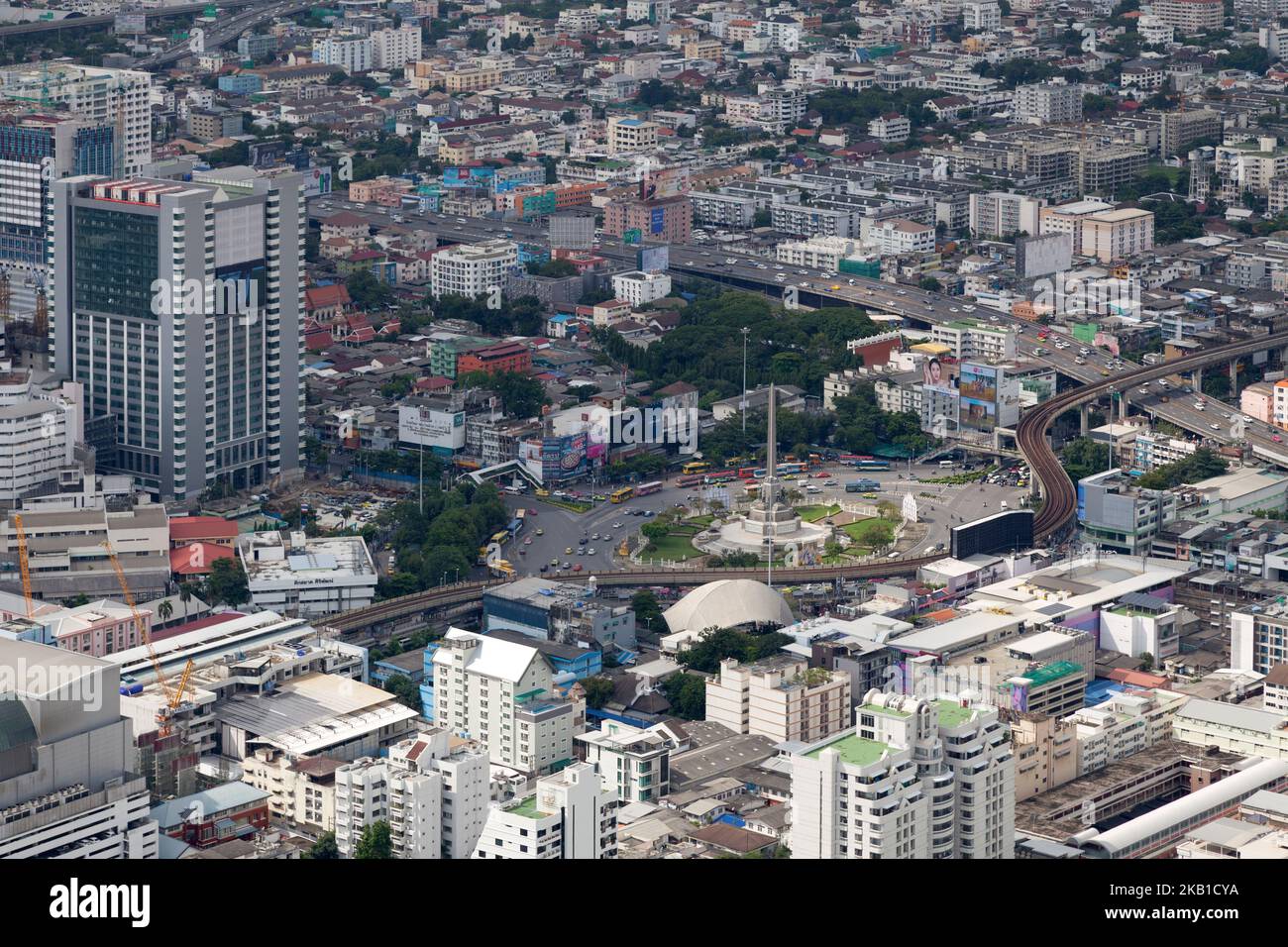 Bangkok, Thailandia - Settembre 17 2018: Veduta aerea del Monumento della Vittoria, un cappello monumento obelisco è stato eretto nel giugno 1941 per commemorare la vittoria tailandese Foto Stock