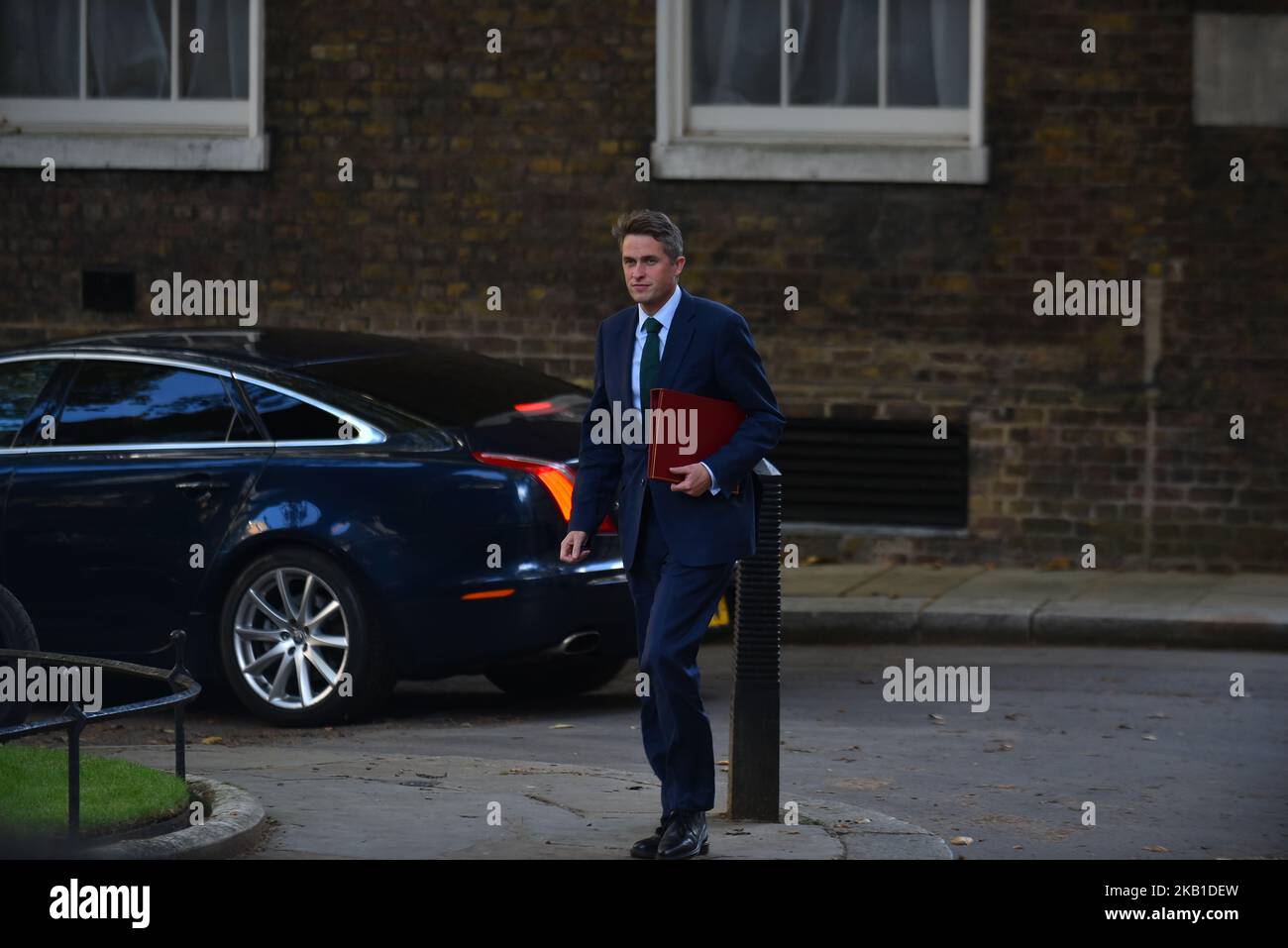 Il segretario alla Difesa Gavin Williamson del governo britannico arriva al 10 Downing Street, mentre partecipano ad una riunione del gabinetto, Londra, il 24 settembre 2018. Theresa May si trova di fronte al governo per abbandonare il suo piano Brexit dopo che è stato assalito dall’UE. Inizialmente, ci si aspettava che il meeting di Downing Street discutesse della politica di migrazione, ma è probabile che il programma di ritorno della Brexit Msignifica May venga ora esortato a offrire un’alternativa alla proposta – pochi giorni prima della conferenza del Partito conservatore. (Foto di Alberto Pezzali/NurPhoto) Foto Stock