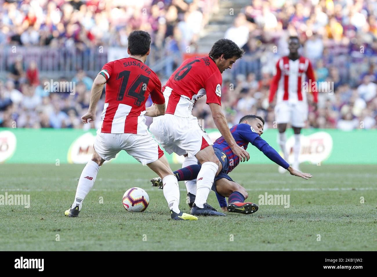 Il centrocampista del FC Barcelona Philippe Coutinho (7) e il difensore dell'Athletic Club Mikel San Jose (6) durante la partita del FC Barcelona contro l'Athletic Club, per il round 7 della Liga Santander, giocata a Camp Nou il 29th settembre 2018 a Barcellona, Spagna. (Foto di Mikel Trigueros/Urbanandsport/NurPhoto) Foto Stock