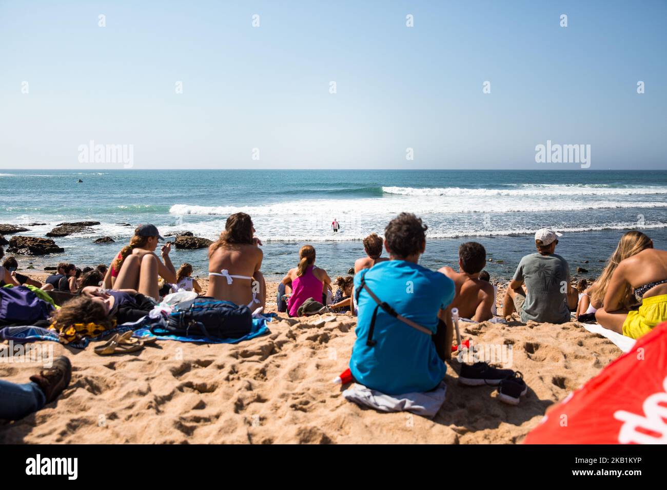 Il surfista australiano, Ryan Callinan, prima di entrare in finale (che finì per vincere). Alcuni dei migliori surfisti del mondo sono arrivati a Ribeira D'Ilhas, Portogallo, il 29 settembre 2018 davanti all'EDP Billabong Pro Ericeira. Uno dei soli cinque eventi QS10.000, l'EDP Billabong Pro Ericeira di quest'anno ospiterà 18 dei migliori surfisti del mondo insieme ad alcuni dei talenti emergenti che il tour QS vede competere per tutto l'anno. (Foto di Henrique Casinhas/NurPhoto) Foto Stock