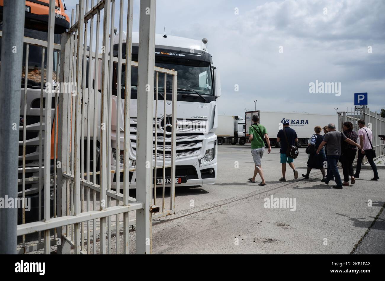 L'Agenzia doganale riferisce che 712 kg di droghe nascoste all'interno di lastre di legno caricate su due autocarri, che viaggiavano dall'Iran all'Austria. Questa è la più grande quantità mai catturata ai confini bulgari al valico di frontiera di Kapitan Andreevo, Svilengrad, Bulgaria il 28 settembre 2018 (IMMAGINI DELL'ARCHIVIO) (Foto di Hristo Rusev/NurPhoto) Foto Stock