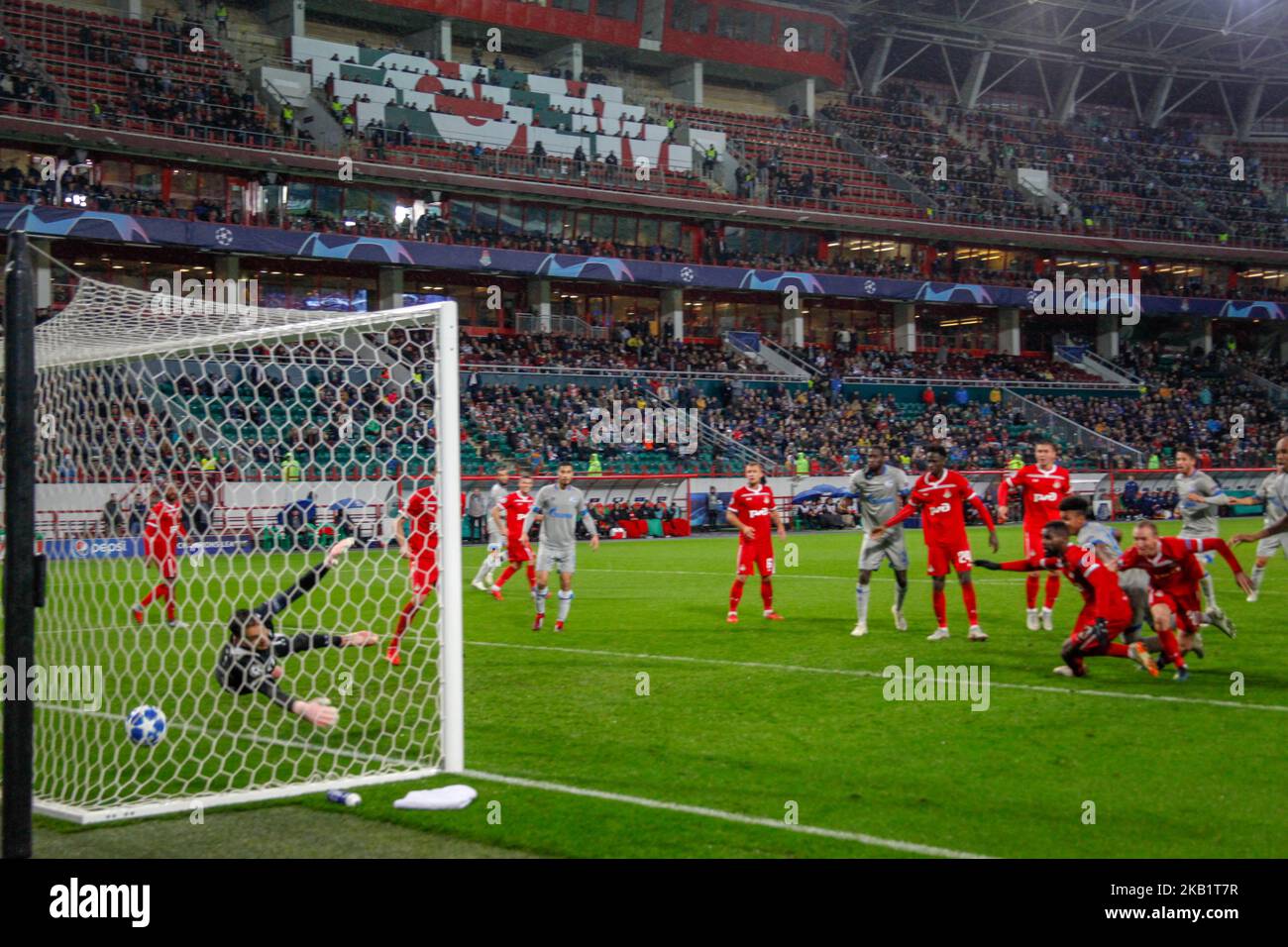 Il Weston McKennie di Schalke segna un gol durante la partita di gruppo D della UEFA Champions League tra il FC Lokomotiv Moscow e il FC Schalke 04 allo stadio Lokomotiv il 3 ottobre 2018 a Mosca, Russia. (Foto di Alex Cavendish/NurPhoto) Foto Stock