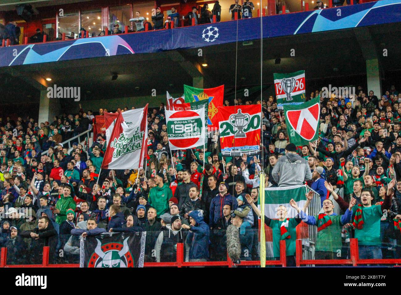 Fan di Lokomotiv Mosca durante la partita di Gruppo D della UEFA Champions League tra FC Lokomotiv Moscow e FC Schalke 04 allo stadio Lokomotiv il 3 ottobre 2018 a Mosca, Russia. (Foto di Alex Cavendish/NurPhoto) Foto Stock