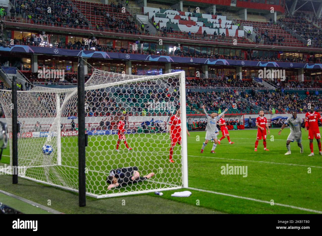 Il Weston McKennie di Schalke segna un gol durante la partita di gruppo D della UEFA Champions League tra il FC Lokomotiv Moscow e il FC Schalke 04 allo stadio Lokomotiv il 3 ottobre 2018 a Mosca, Russia. (Foto di Alex Cavendish/NurPhoto) Foto Stock