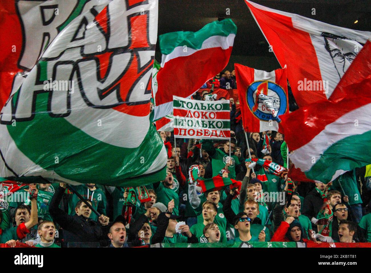 Fan di Lokomotiv Mosca durante la partita di Gruppo D della UEFA Champions League tra FC Lokomotiv Moscow e FC Schalke 04 allo stadio Lokomotiv il 3 ottobre 2018 a Mosca, Russia. (Foto di Alex Cavendish/NurPhoto) Foto Stock