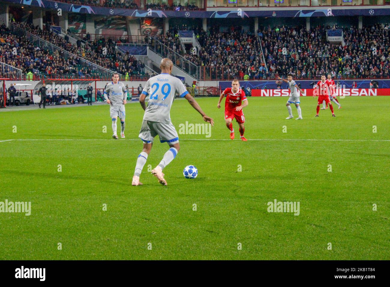 Il difensore brasiliano di Schalke Naldo controlla la palla durante la partita di Gruppo D della UEFA Champions League tra il FC Lokomotiv Moscow e il FC Schalke 04 allo stadio Lokomotiv il 3 ottobre 2018 a Mosca, Russia. (Foto di Alex Cavendish/NurPhoto) Foto Stock