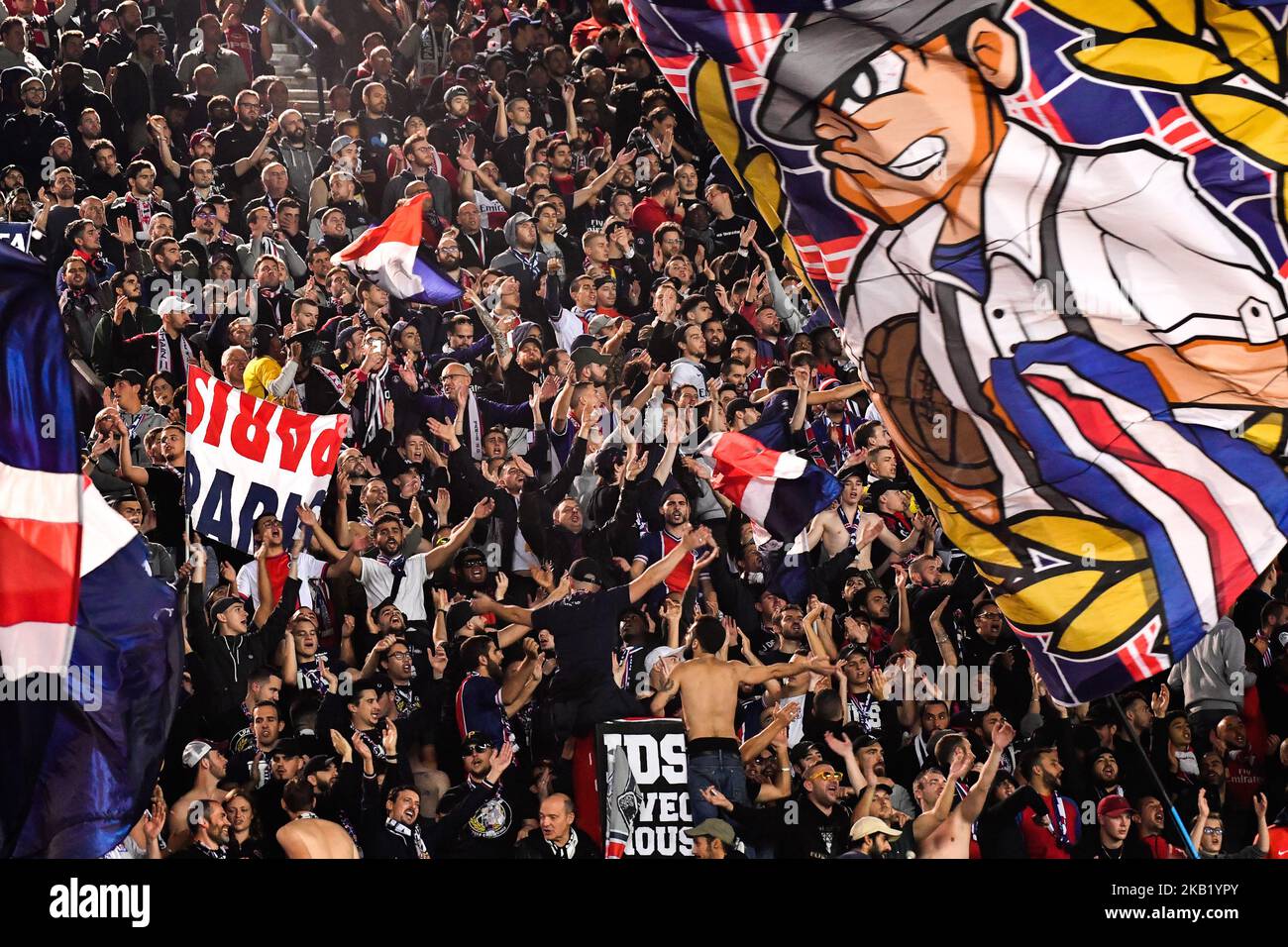 Tifosi durante la partita francese Ligue 1 tra Paris Saint-Germain (PSG) e Olympique Lyonnais (OL, Lyon) allo stadio Parc des Princes il 7 ottobre 2018 a Parigi, Francia. (Foto di Julien Mattia/NurPhoto) Foto Stock