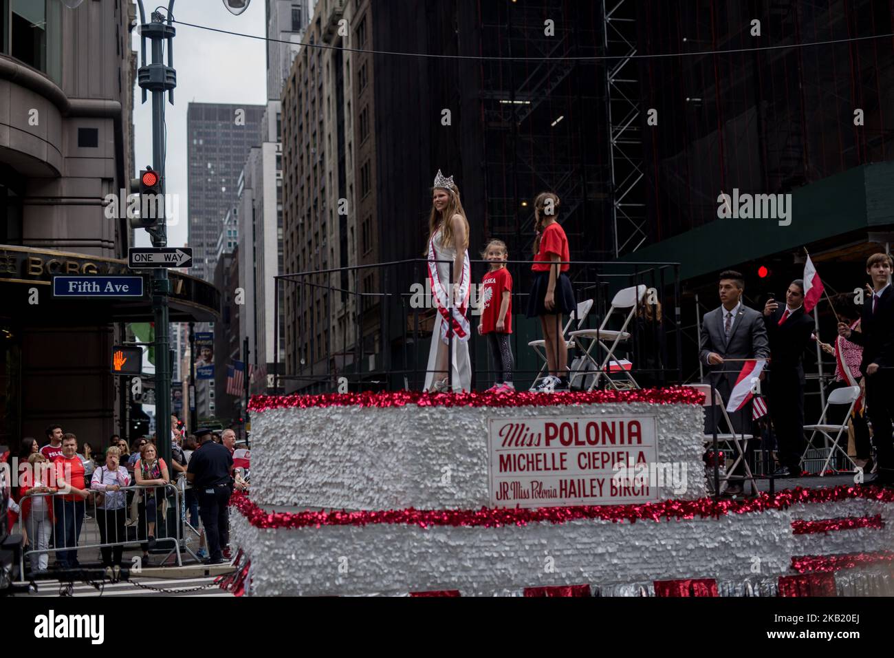 La gente partecipa alla 81th° Parata annuale del giorno Pulaski 7 ottobre 2018 a New York City. La parata rende omaggio al generale Casimir Pulaski, un immigrato polacco che comandò la cavalleria americana durante la guerra rivoluzionaria. (Foto di Mohammad Hamja/NurPhoto) Foto Stock