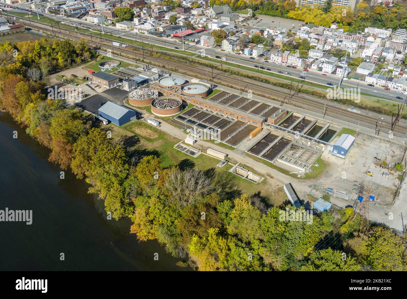 Vista aerea della struttura di trattamento delle acque reflue, Norristown Pennsylvania, USA Foto Stock